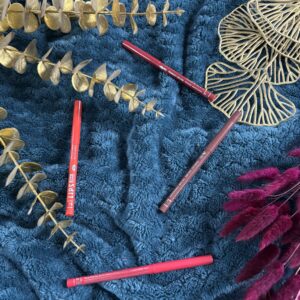 Crayon Contours des lèvres et des yeux